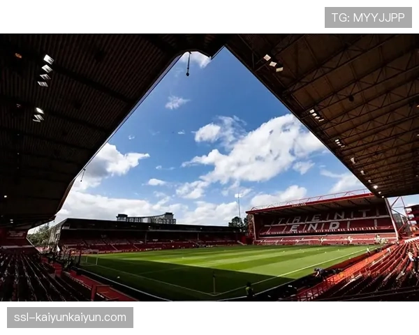 终场哨响,保级关键战中诺丁汉森林老将泪洒球场 终场哨响,保级关键战中诺丁汉森林老将泪洒球场