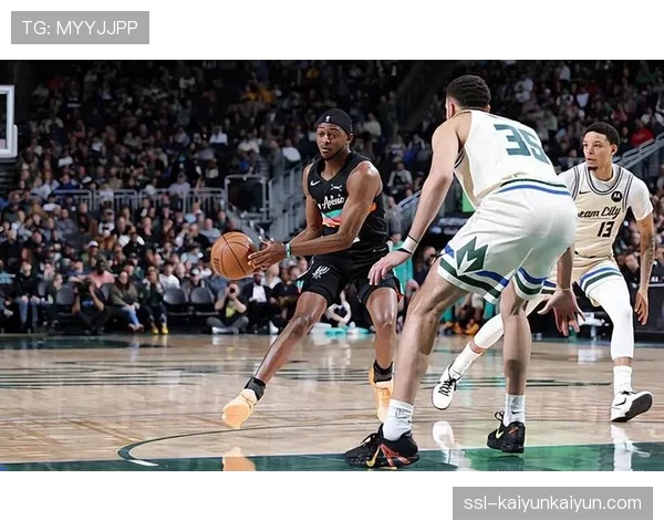 国王队核心福克斯因脚踝伤势缺阵,球队近三场进攻效率下滑明显 国王队核心福克斯因脚踝伤势缺阵,球队近三场进攻效率下滑明显